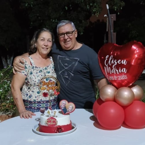 Felicitamos o querido casal de rotarianos Eliseu Vidal e Maria das Graas pelos seus 51 anos de unio. Uma jornada de amor, companheirismo e cumplicidade que inspira todos ao redor. Que este marco seja celebrado com muita alegria e que os prximos anos sejam repletos de sade, paz e felicidade. Parabns por essa linda trajetria de vida a dois!